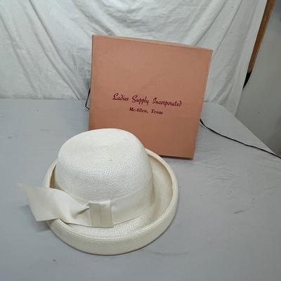 White hat & Hat box