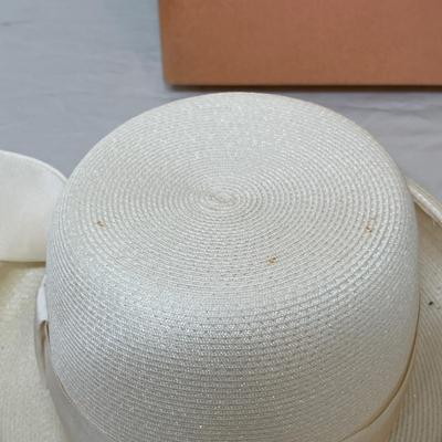 White hat & Hat box