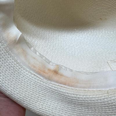 White hat & Hat box