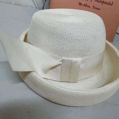 White hat & Hat box