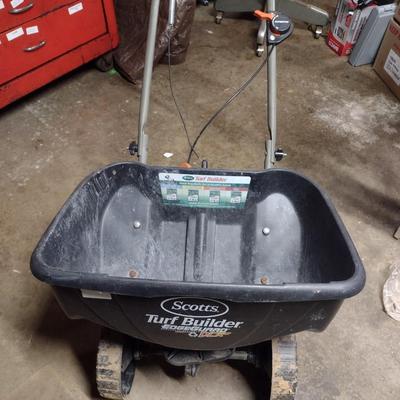 Scott's Turf Builder DLX Lawn Spreader