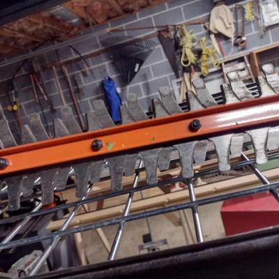 Black and Decker Battery 24" Hedge Trimmer