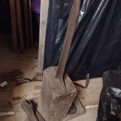 Shoe Anvil and Lasts (B)