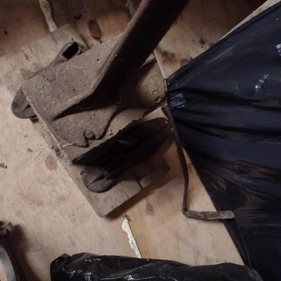 Shoe Anvil and Lasts (B)