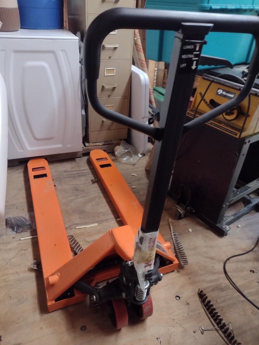 Haul Master 2.5 Ton Pallet Jack (B)