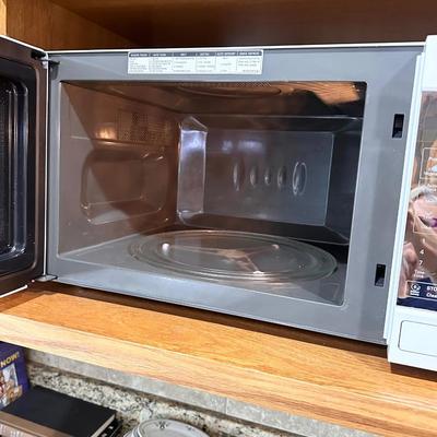 LG ~ Easy Clean Microwave