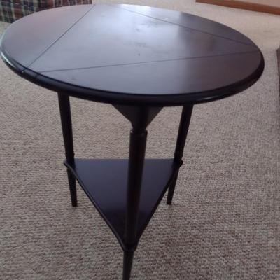 Mahogany Round Drop Leaf Accent Table