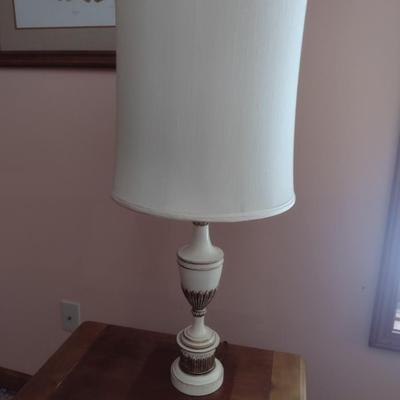 Metal Urn Post Table Lamp with Shade