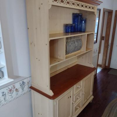 Broyhill Farmhouse Two Piece Buffet with Hutch Top (No Contents)
