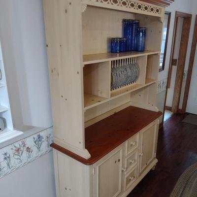 Broyhill Farmhouse Two Piece Buffet with Hutch Top (No Contents)