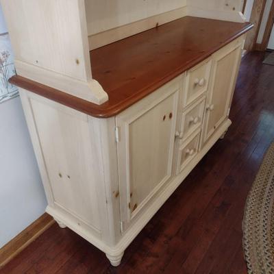 Broyhill Farmhouse Two Piece Buffet with Hutch Top (No Contents)