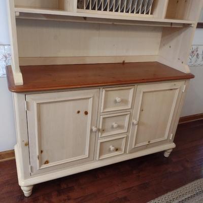 Broyhill Farmhouse Two Piece Buffet with Hutch Top (No Contents)