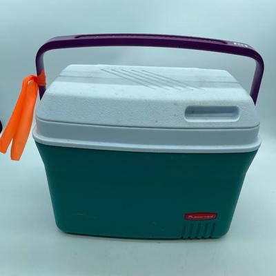 Rubbermaid cooler
