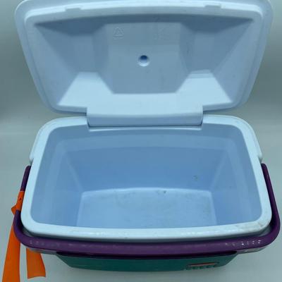 Rubbermaid cooler
