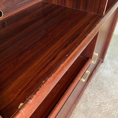 1 Piece Entertainment Center