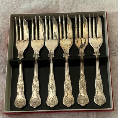 Boxed set of 6 Sheffield cake forks, two available