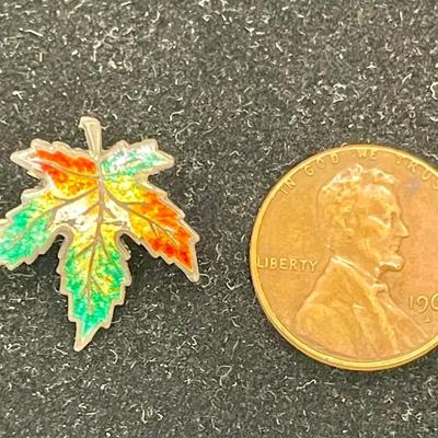 Vintage Sterling Silver Canadian Maple Leaf Brooch