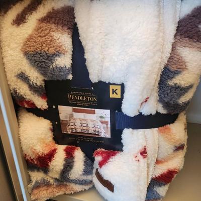 Pendleton Woolen Mills King Size Blanket