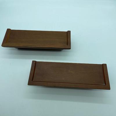 Set of 2 small shelves