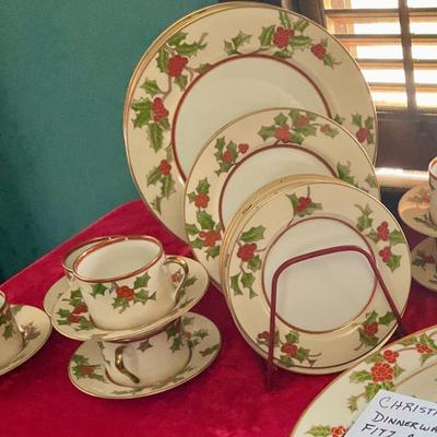 Christmas Holly, by Fitz and Floyd service for 8, with 2 serving platters