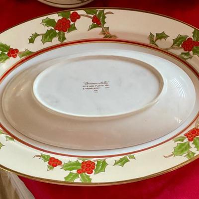 Christmas Holly, by Fitz and Floyd service for 8, with 2 serving platters