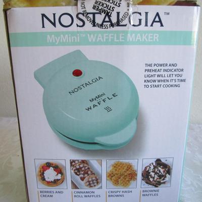 Nostalgia individual waffle maker