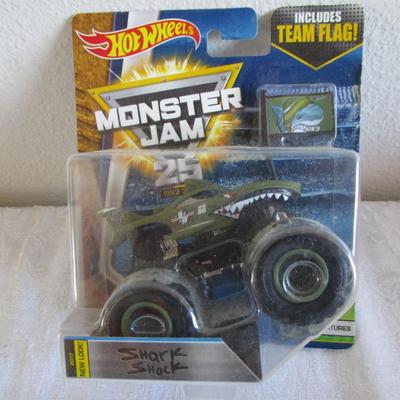 Collectable Hot Wheels 2017 Monster Jam Shark Shock Car