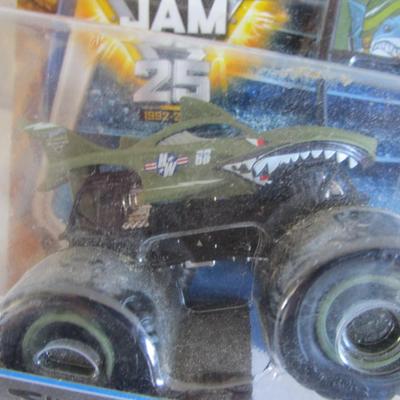 Collectable Hot Wheels 2017 Monster Jam Shark Shock Car