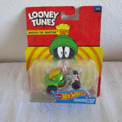 Collectable Hot Wheels Looney Tunes Marvin the Martian Car