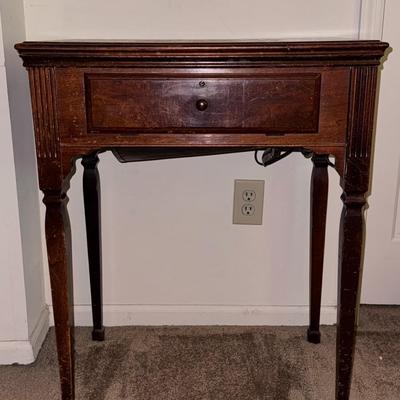Vintage Singer Sewing Machine w/ Table