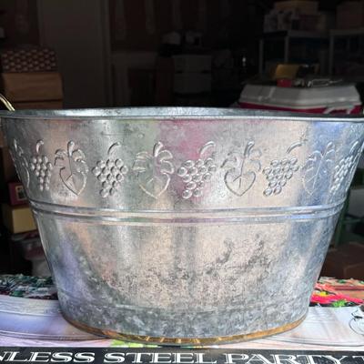 Med Galvinized Tub & Large Stainless Steel Party Tub