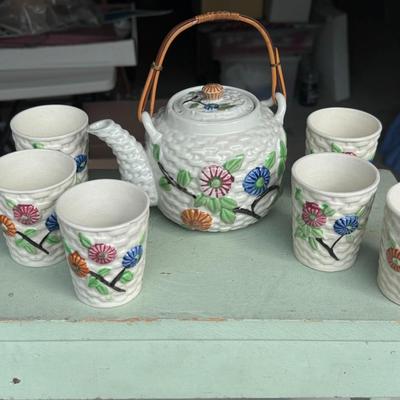 Tea Pot w/ 6 Cups- Basketweave Floral Motif with Bamboo Handle