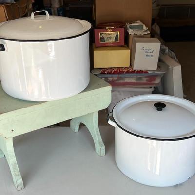 Vintage Porcelain Enamelware Stockpots- Set of 2