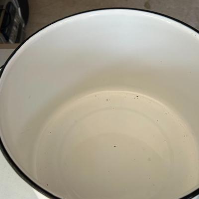 Vintage Porcelain Enamelware Stockpots- Set of 2