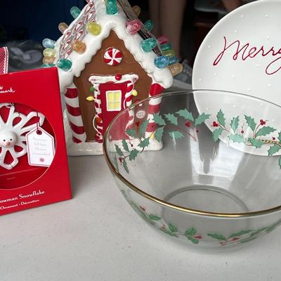 Holiday Lot w/ Gingerbread House
