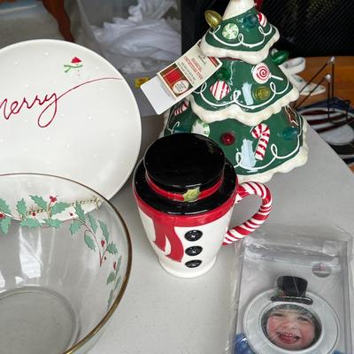 Holiday Lot w/ Gingerbread House