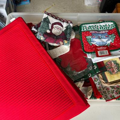 Holiday Kitchen/Tableware Lot