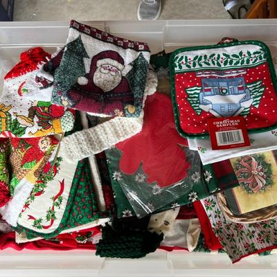 Holiday Kitchen/Tableware Lot