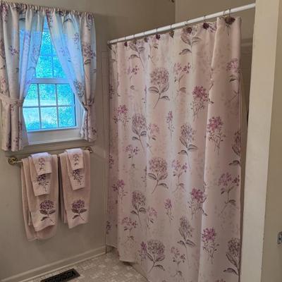 Bathroom Décor Set and Accessories