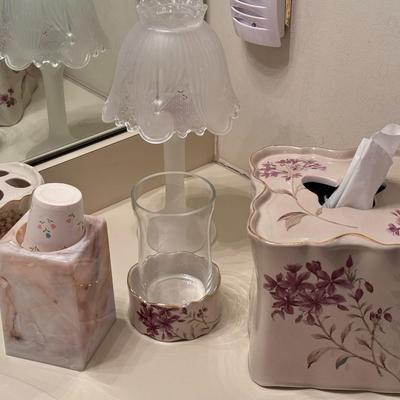 Bathroom Décor Set and Accessories