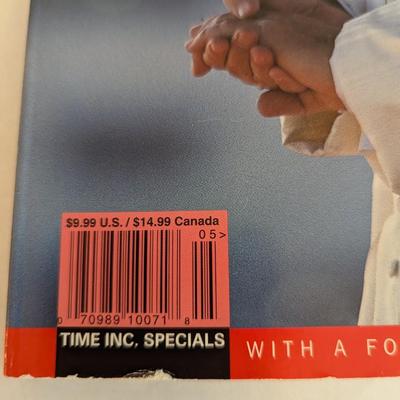 Pope John Paul II & Pope Francis Magazines Choice 4