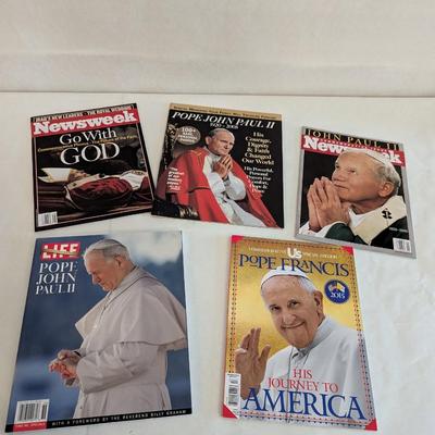 Pope John Paul II & Pope Francis Magazines Choice 6