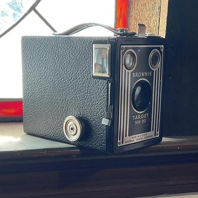 Vintage Brownie land camera, excellent condition