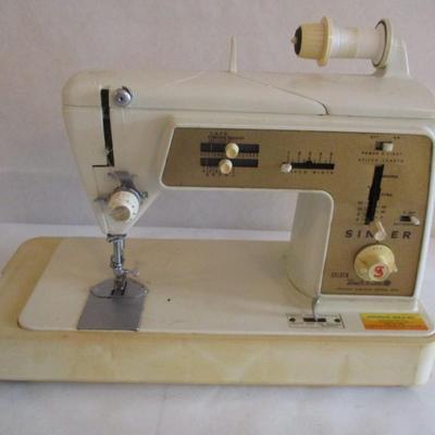 Singer Golden Touch & Sew Deluxe Zig-Zag Model 640