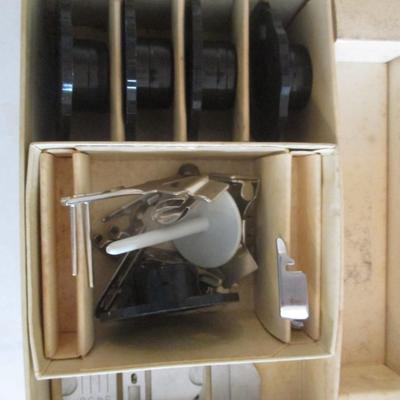 Singer Deluxe Zig-Zag Accessories Sewing Machines Model 625 w/Box