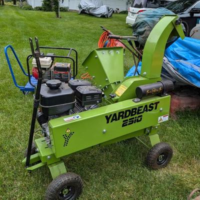 Like New Yardbeast 2510 Chipper