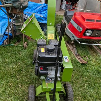 Like New Yardbeast 2510 Chipper