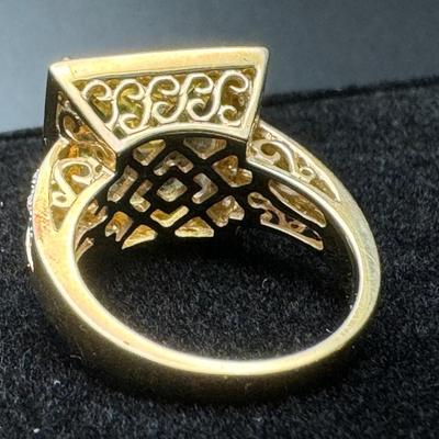 14K Beautiful Detailed Estate Ring