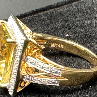 14K Beautiful Detailed Estate Ring