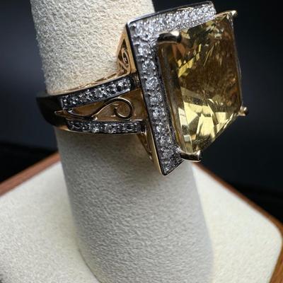 14K Beautiful Detailed Estate Ring